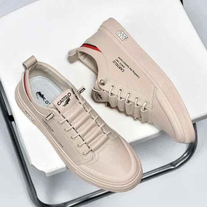 Zapatillas Cartelo Flex de cuero sintético beige, con cordones, costuras visibles y suela gruesa a juego