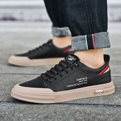 Cartelo Flex: zapatillas urbanas negras de cuero sintético, con cordones, detalles rojos y suela gruesa beige